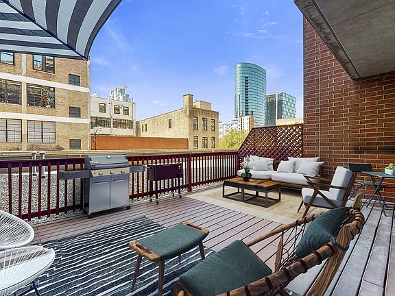 5th image of 657 W Fulton St Unit 201