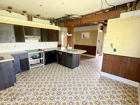 3rd image of 906 20th STREET
