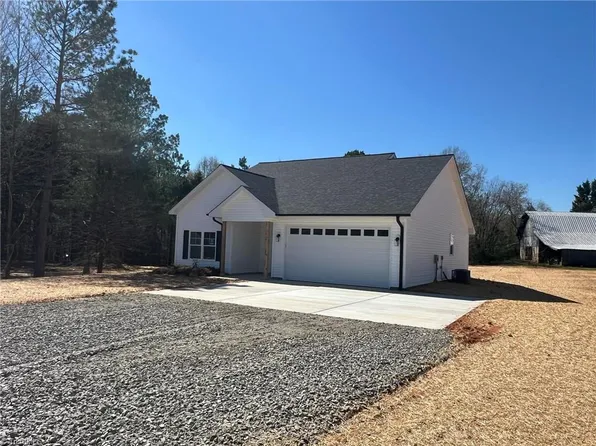 610 Carolina Ave, Yadkinville, NC 27055
