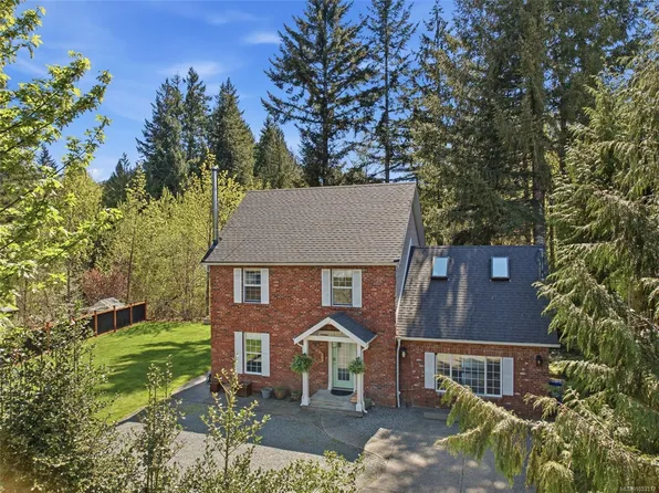 100 Comiaken Ave, Lake Cowichan, BC V0R 2G0