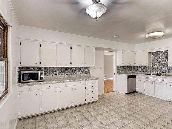 4th image of 377 Kingston Ave E