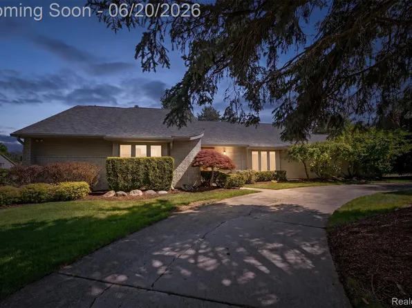 4771 Mada Ct, West Bloomfield, MI 48322