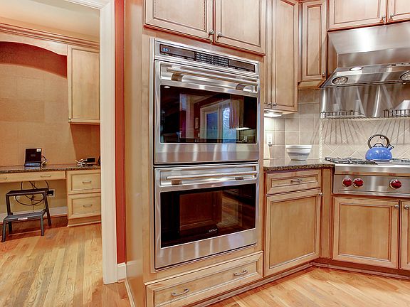 5th image of 6590 Carriage Hill Ln
