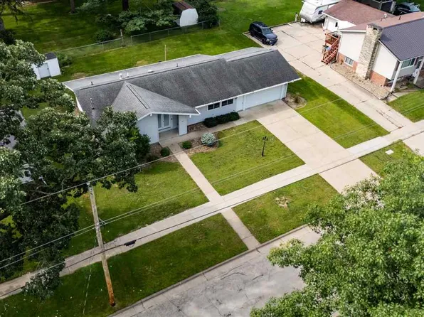 605 E Union St, Manchester, IA 52057