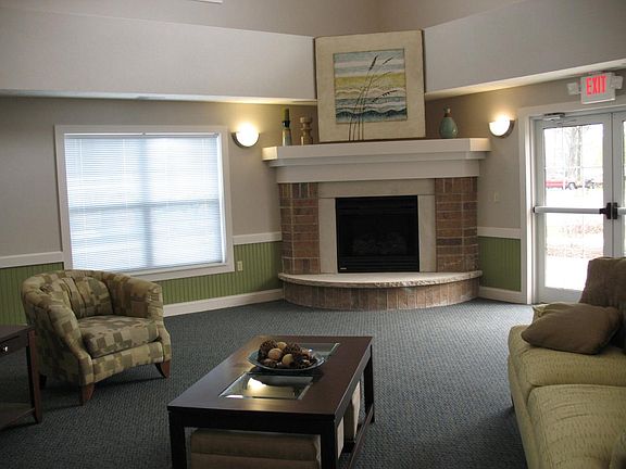 2nd image of 320 La Salle St APT 105