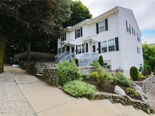 232 Dunedin St, Cranston, RI 02920