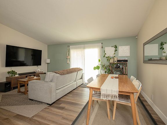 5th image of 332 W Spring Lane