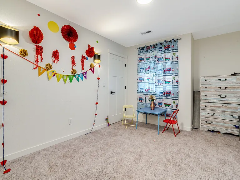579 NW Adams Ave #1 — Photo 11