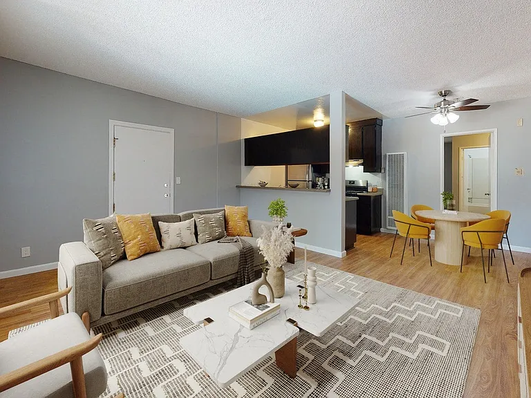 Executive House Apartments — Photo 4