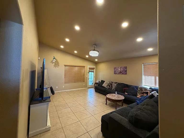 9022 W Hubbell St — Photo 6