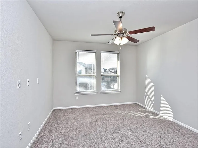 3240 E Whitestone Blvd #21 — Photo 3