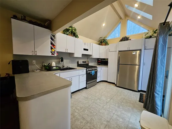 17 Terry Street, Hicksville, NY 11801