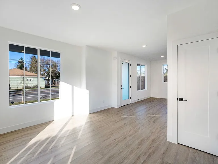 5720 SE Duke St — Photo 9