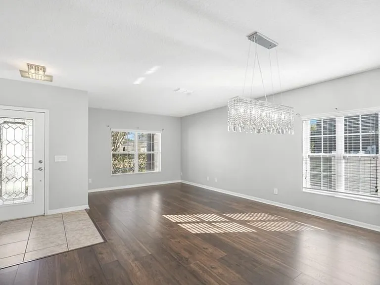 10013 Stockbridge St — Photo 2