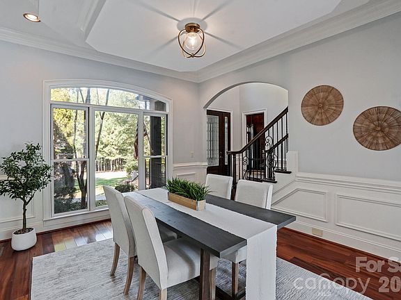 5th image of 2073 Sugar Pond Ct
