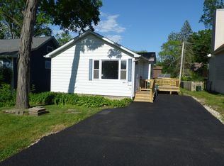 928 Monroe Ave, Wauconda, IL 60084