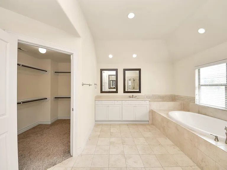 3422 Center St — Photo 14