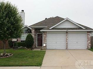 1370 Honeysuckle Ln, Lewisville, TX 75077