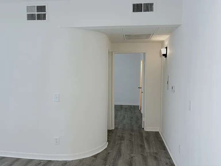 10205 Samoa Ave #104 — Photo 4