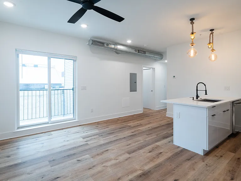 2621 W Oxford St #304 — Photo 7