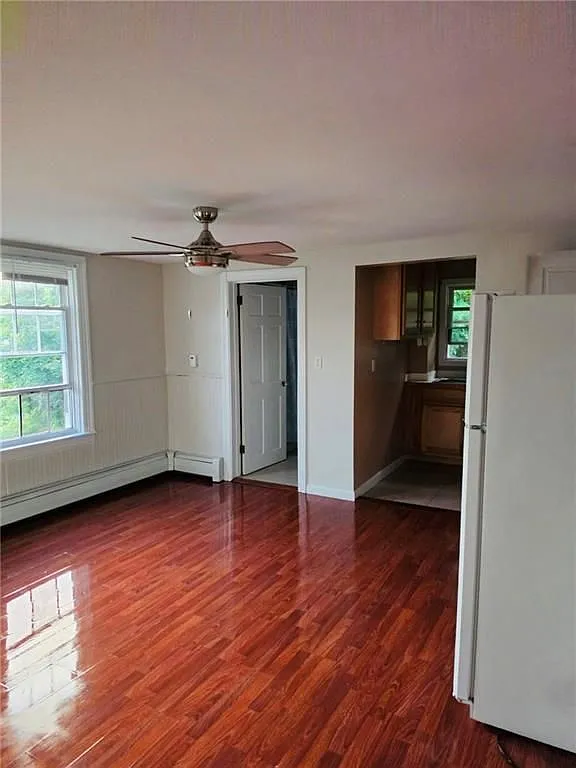 4 bed, 2.0 bath, 832 sqft, $1,800 — Photo 3