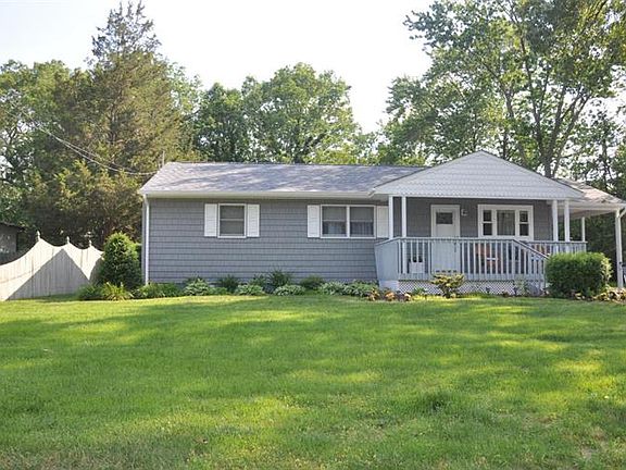 5th image of 960 McGuire Dr