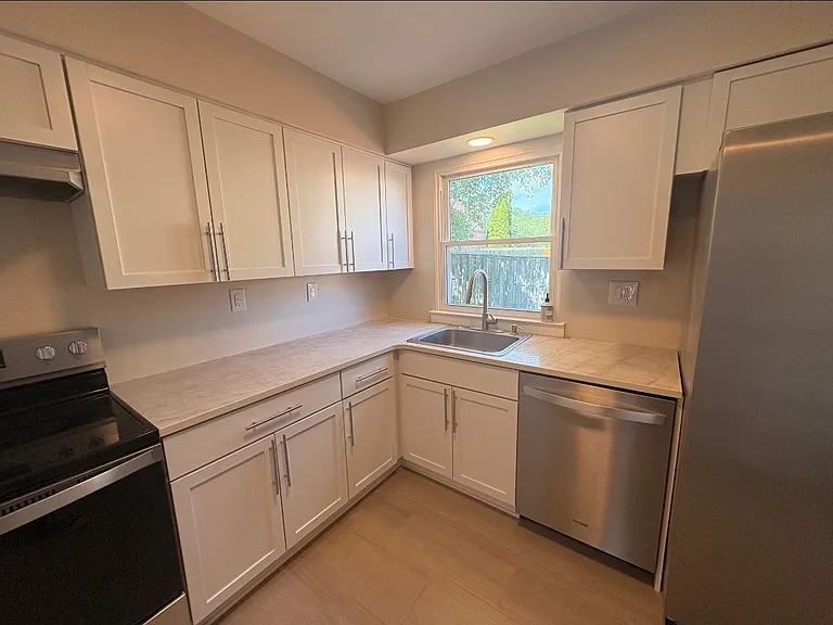 270 Grimley Rd — Photo 6