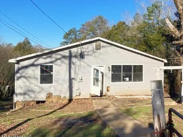 443 Lake Shore Dr, Potts Camp, MS 38659