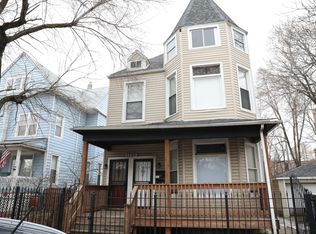 2716 E 75th St, Chicago, IL 60649