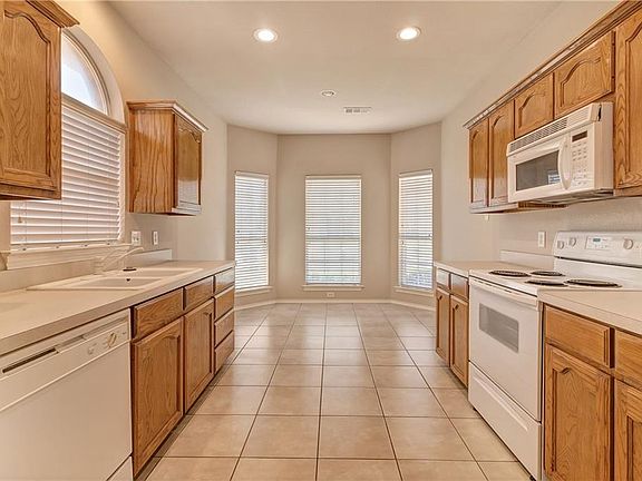3rd image of 2709 Bull Shoals Dr