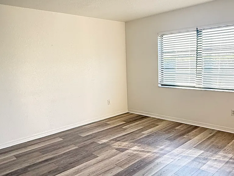175 Kings Hwy #526 — Photo 18