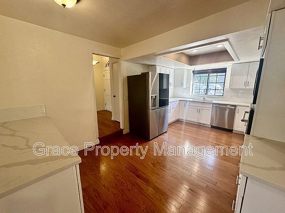 5th image of 315 W Davies Ave S