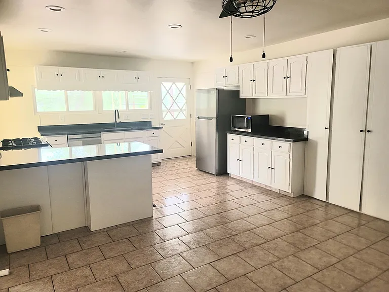 408 E Bonita St — Photo 7