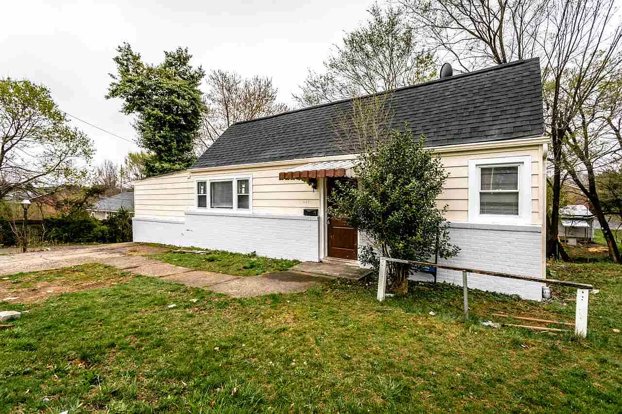 587 Hawkins St photo 1