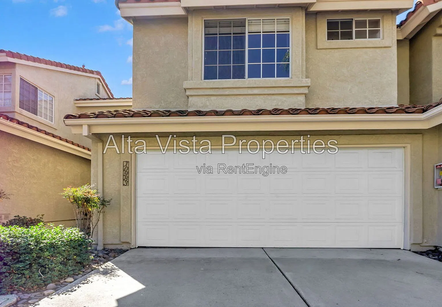3 bed, 2.5 bath, 1335 sqft, $3,800 — Photo 3