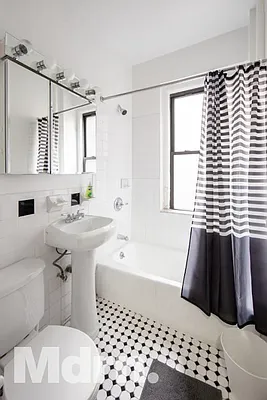 Rented by Mdrn Residential | media 33