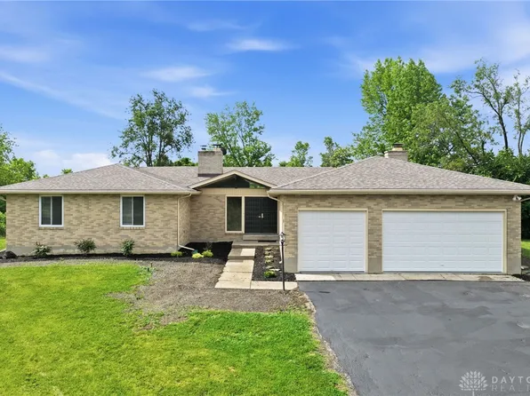 8196 Westbrook Rd, Brookville, OH 45309