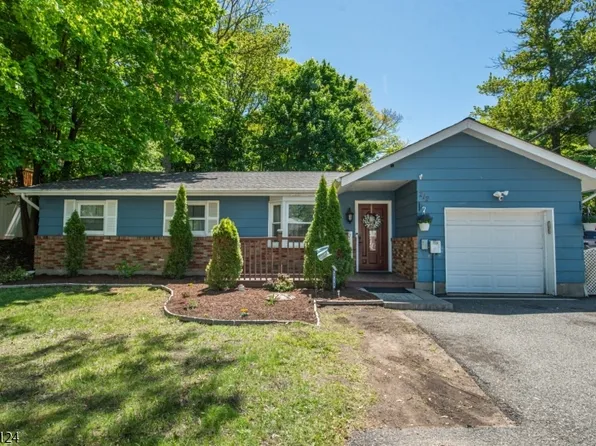 212 Durban Ave, Hopatcong Boro, NJ 07843