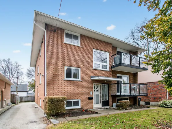 5 Hilo Rd #1, Toronto, ON M8W 1L8