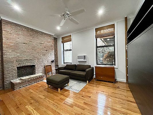 4th image of 420 W 46th St APT C1