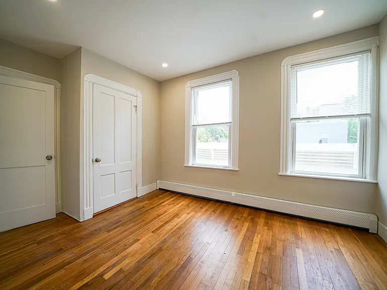 568 Green St #3 — Photo 11