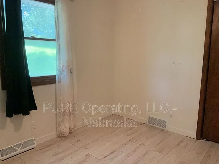 105 N Elm St — Photo 12
