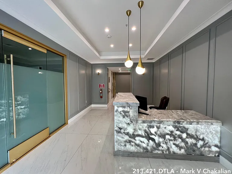 314 W 6th St #305 — Photo 15