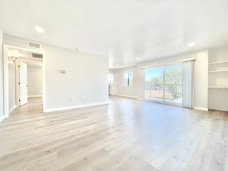 7437 Haskell Avenue — Photo 2