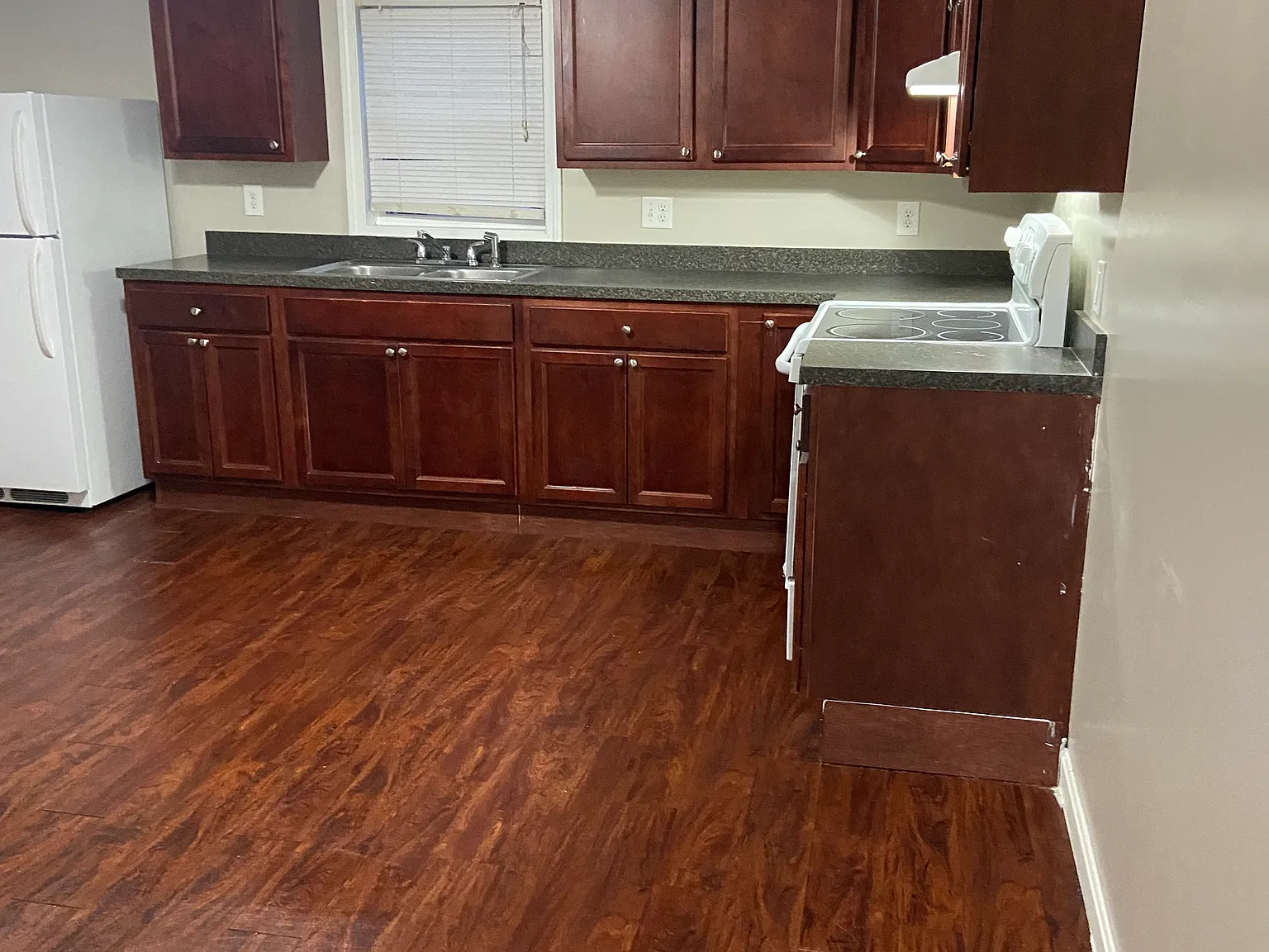 5 bed, 1020 sqft, $2,600 — Photo 2