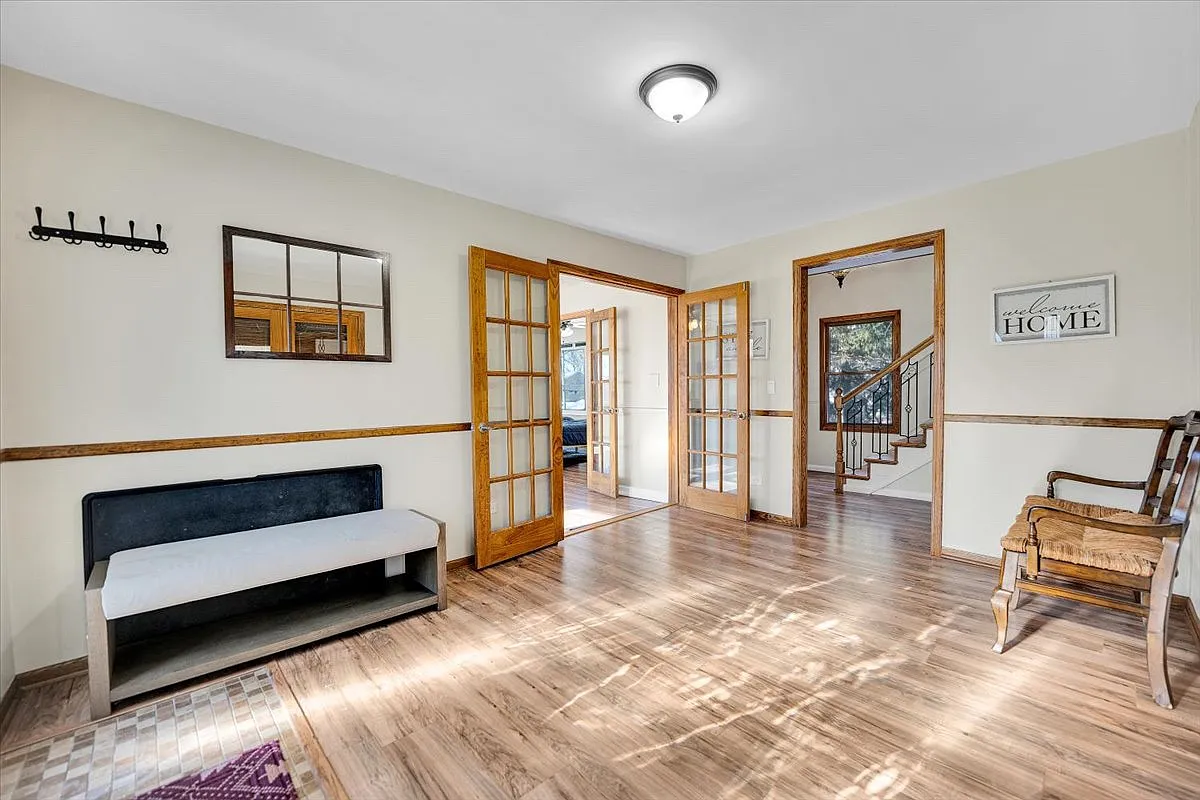 49 N Lake Ave — Photo 4