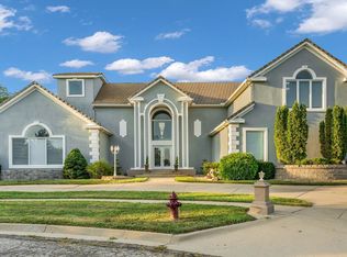 3700 SW Stonebridge Ct, Topeka, KS 66610