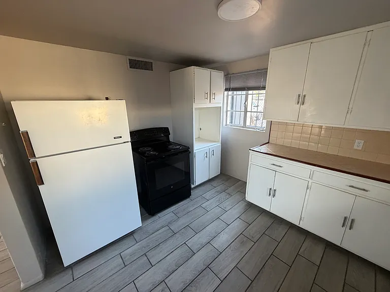 315 E Grant Rd #A — Photo 3