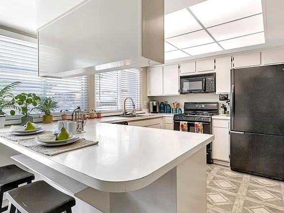 5th image of 7081 Santa Teresa Blvd