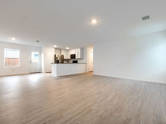 4th image of 4044 Equestrian Dr